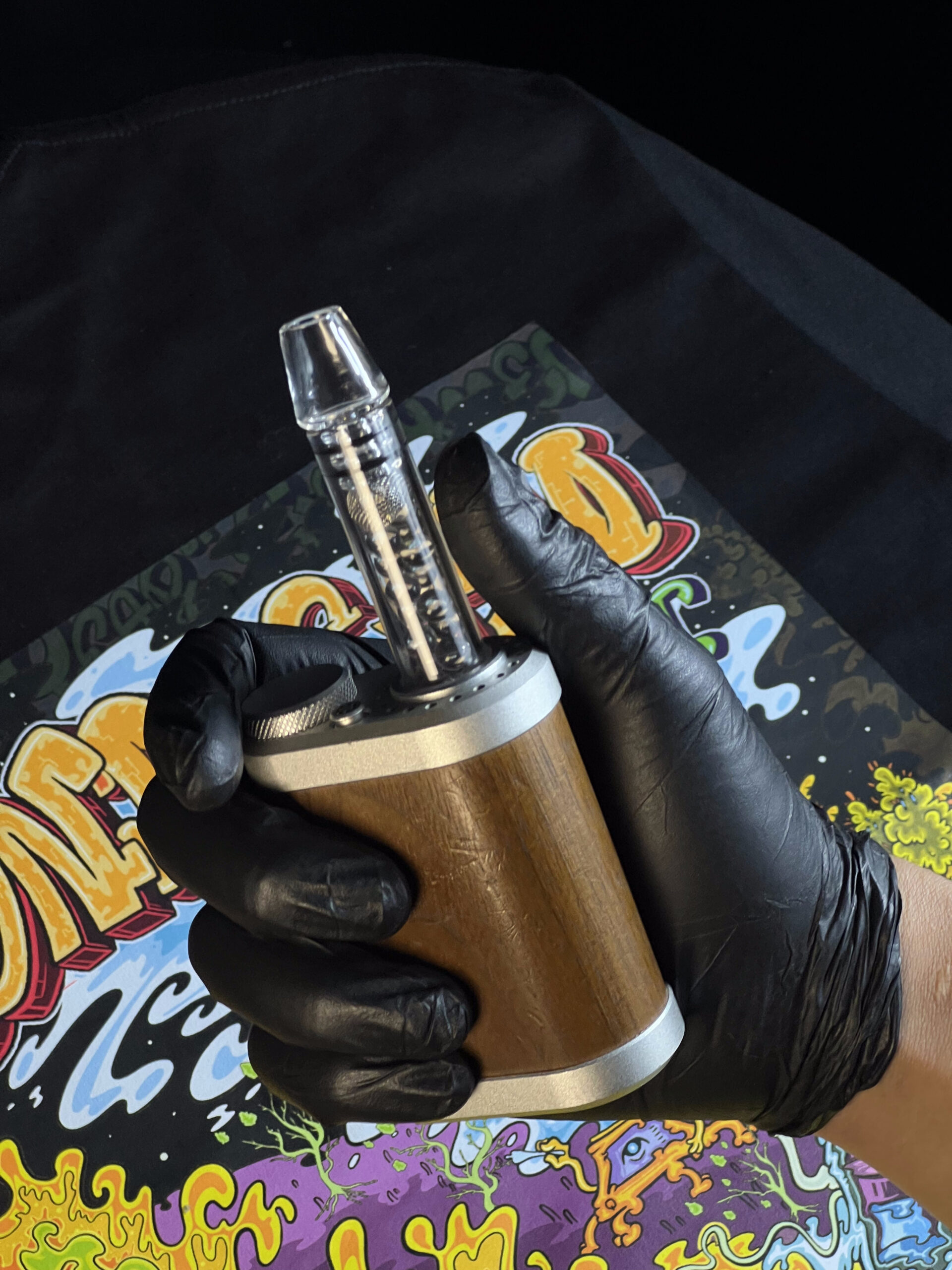 Tinymight 2 ถือในมือ มุมด้านข้าง แสดง temperature dial