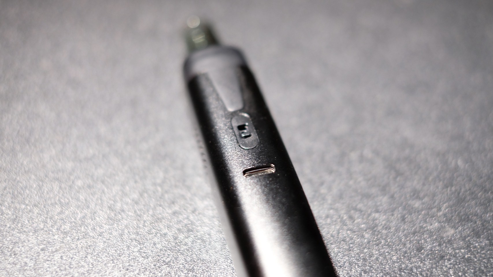 USB-C Port และ Airflow Slider Detail